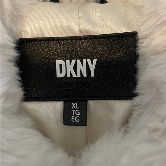 DKNY Plush Winter White Teddy Jacket Size XL PTP 26” EUC - Picture 8 of 13